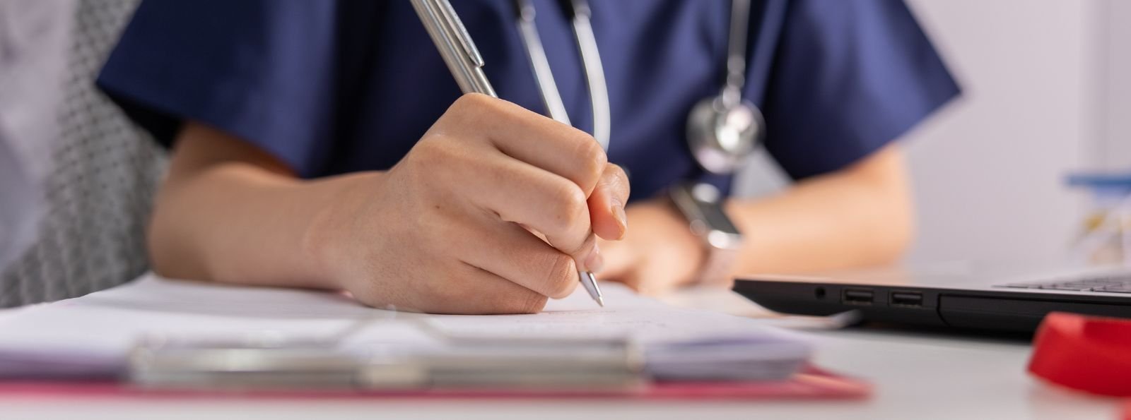 Terapia podskórna wciąż dla ograniczonej grupy dorosłych pacjentów z hemofilią A bez inhibitora. Roche Polska: bezpieczne rozwiązanie od wielu miesięcy czeka na decyzję Departamentu Lecznictwa